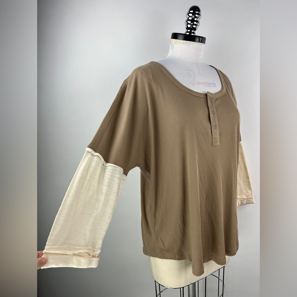 💚 3107. Flowy Ribbed Top